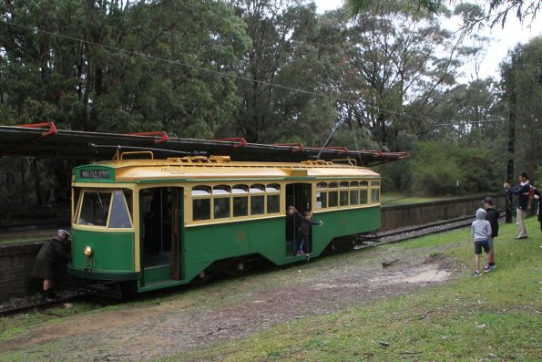 Changing over the poles of Melbourne tram Y1.611 on arrival at the Royal National Park terminus