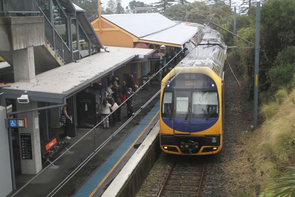 Oscar set H32 arrives into Kiama to connect with a diesel service to Bomaderry