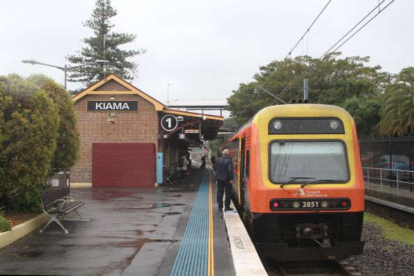 Endeavour 2851 ready to depart Kiama on another run to Bomaderry