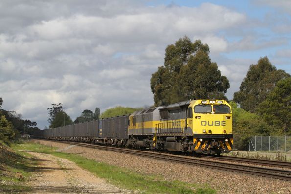 1107 leads RL309 on a down Qube containerised grain through Marulan