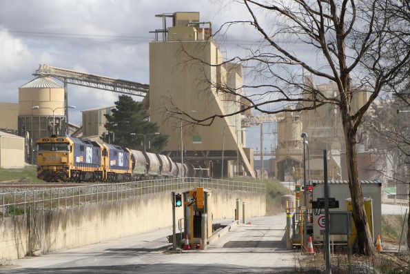 8159 and 8123 load their train at the Marulan South lime works