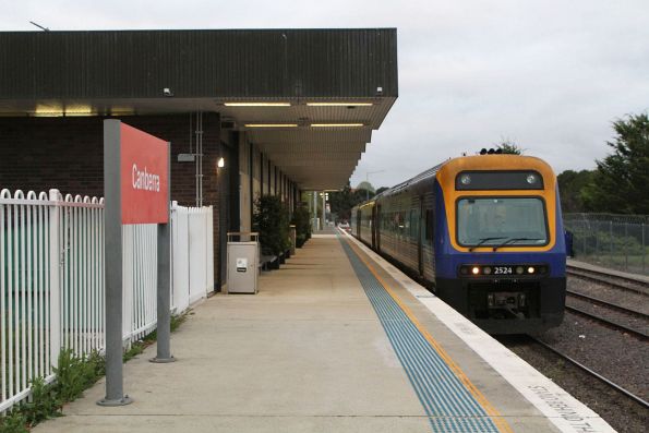 Xplorer 2524 awaiting departure time from Canberra station