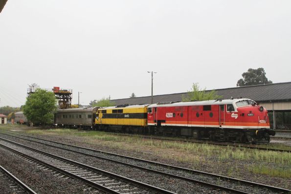 42103 and GM10 stabled at Albury with the AK cars 