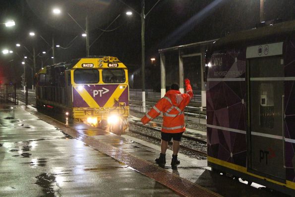 N472 shunts back onto carriage set VN14 in the platform at Shepparton