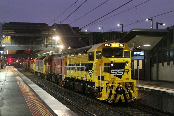 P16 freshly repainted in SSR livery leads P17, G531, T371, P18, a 40 foot spoil wagon and a BGKF grain hopper through Sunshine on the up