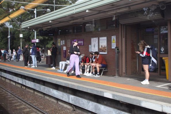 Big crowd of intending passengers at North Geelong station