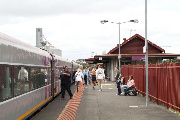 Melbourne-bound passengers at Lara try to find a space onboard the up Warrnambool service