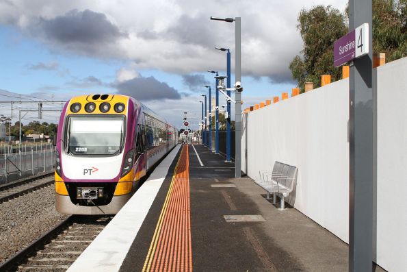 VLocity VL105 arrives into Sunshine on a down South Geelong service