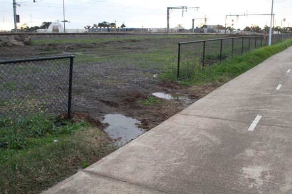 Fence missing on the Sunshine-Tottenham shared path following Melbourne Airport Rail works