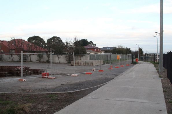 Temporary fencing now clear of the Sunshine-Tottenham shared path past the abandoned Melbourne Airport Rail work site at Sunshine station