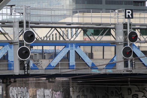 New 'R' identifier on the Regional Rail Link signals at Footscray