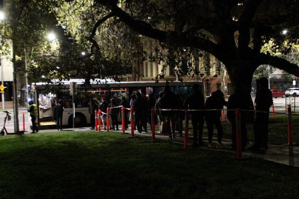 This express rail replacement bus full, so intending passengers at Flagstaff Gardens have to wait for the next one