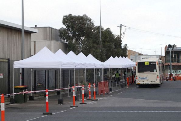 And Dysons bus #1064 BS04BJ finally clears the queue of waiting passengers at Sunshine