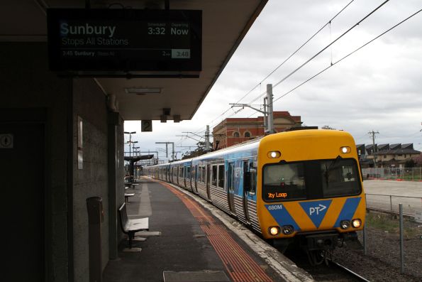 Alstom Comeng 680M arrives into Albion 16 minutes late on a down Sunbury service