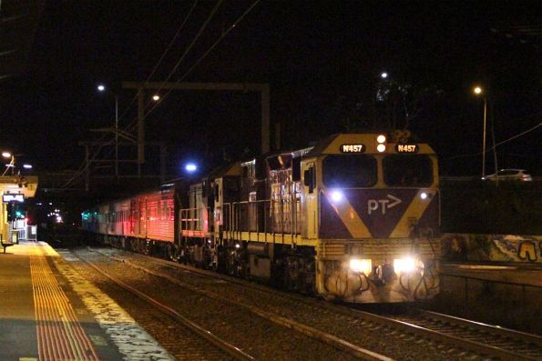 N457 leads T387 through Albion with an up carriage transfer from Ettamogah to North Dynon