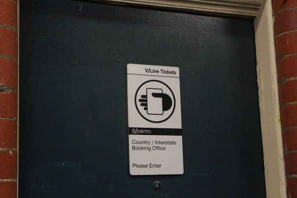 'Country / Interstate Booking Office' sign at Oakleigh station