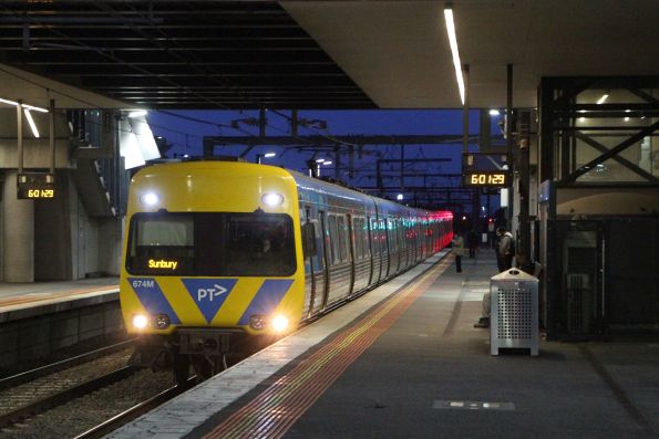 Alstom Comeng 674M arrives into Sunshine on a down Sunbury service