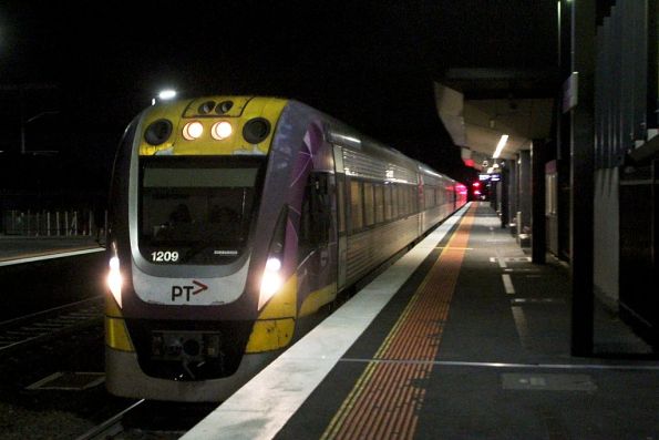 VLocity VL09 and classmate arrive into Sunshine on the first down Geelong service of the day