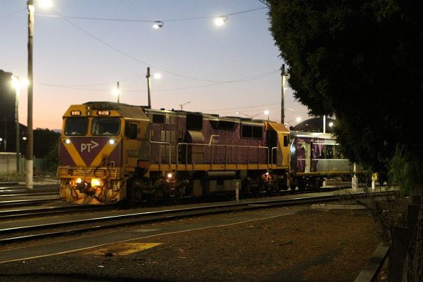 N456 shunts carriage set SLH33 out of the sidings at Geelong