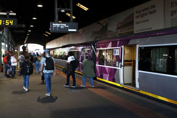 N468 on arrival at Geelong platform 3 with the last run of carriage set SLH33