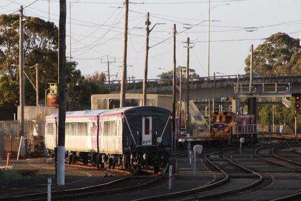 Y129 shunts carriage set SLH33 through the train wash at Geelong