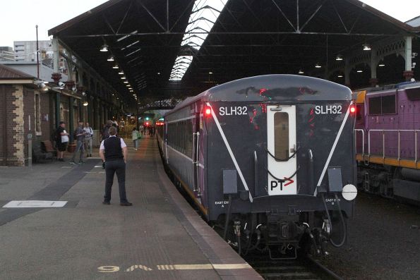 N456 pauses at Geelong with carriage set SLH32 on a down Waurn Ponds service