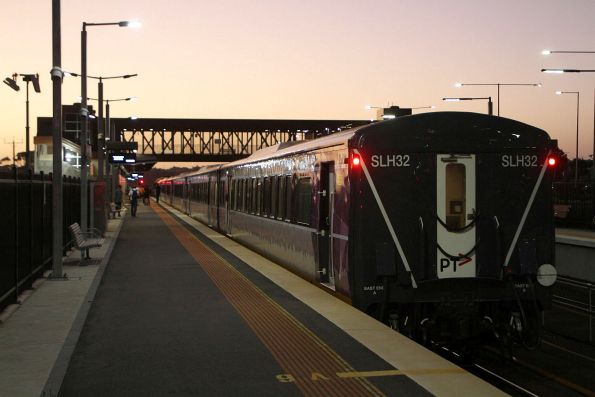 Carriage set SLH32 on arrival at Waurn Ponds behind N456