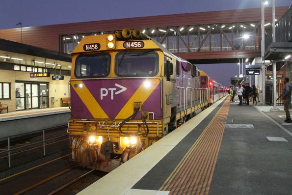 N456 and carriage set SLH32 on arrival at Waurn Ponds