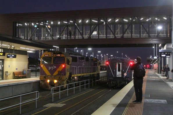 N456 runs around carriage set SLH32 at Waurn Ponds