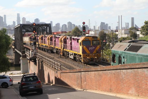 N463 leads N466, N455 and N464 into the Bunbury Street tunnel bound for a new life with SSR at Tottenham Yard, with N467 bringing up the rear