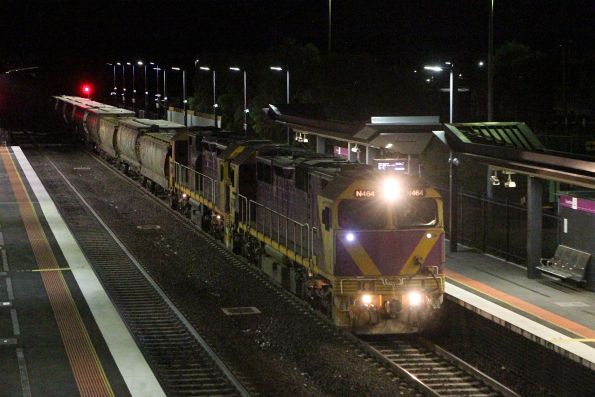 N464 and N466 on hire from V/Line lead a down SSR grain through Sunshine bound for a silo north of Maryborough