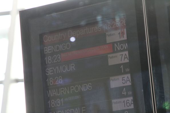 'TEMPERATURE WARNING!!' message on the PIDS at Southern Cross Station